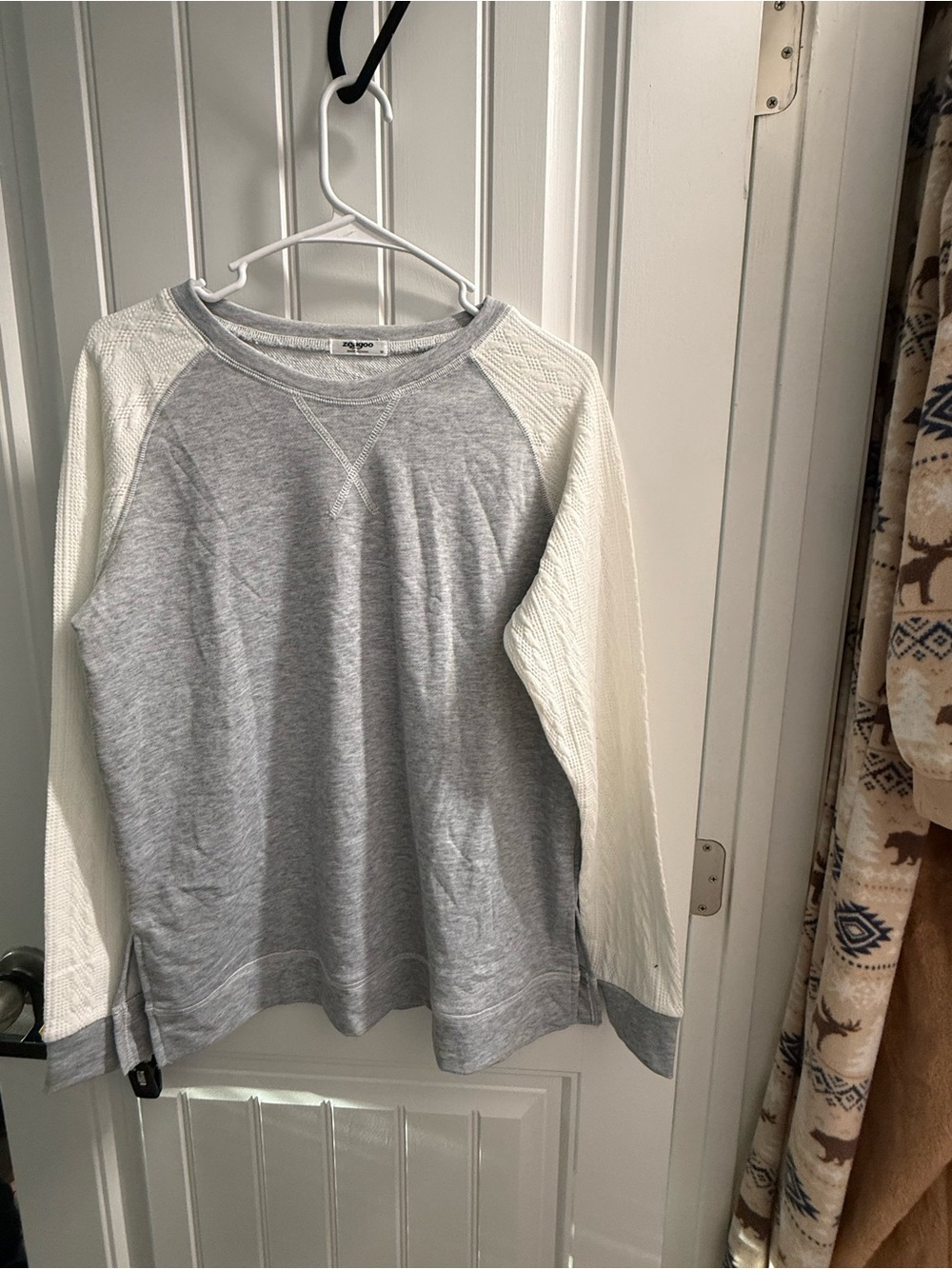 zeagoo Men's Raglan Crewneck Sweater - Gray Body with Cream Sleeves
